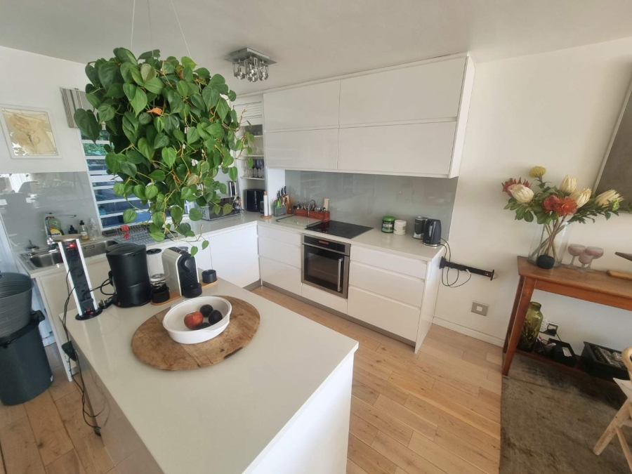 To Let 2 Bedroom Property for Rent in Green Point Western Cape